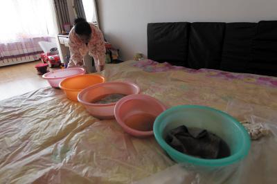 子长楼上漏水，住户失联，小区没物管，业主维权难！律师来支招……
